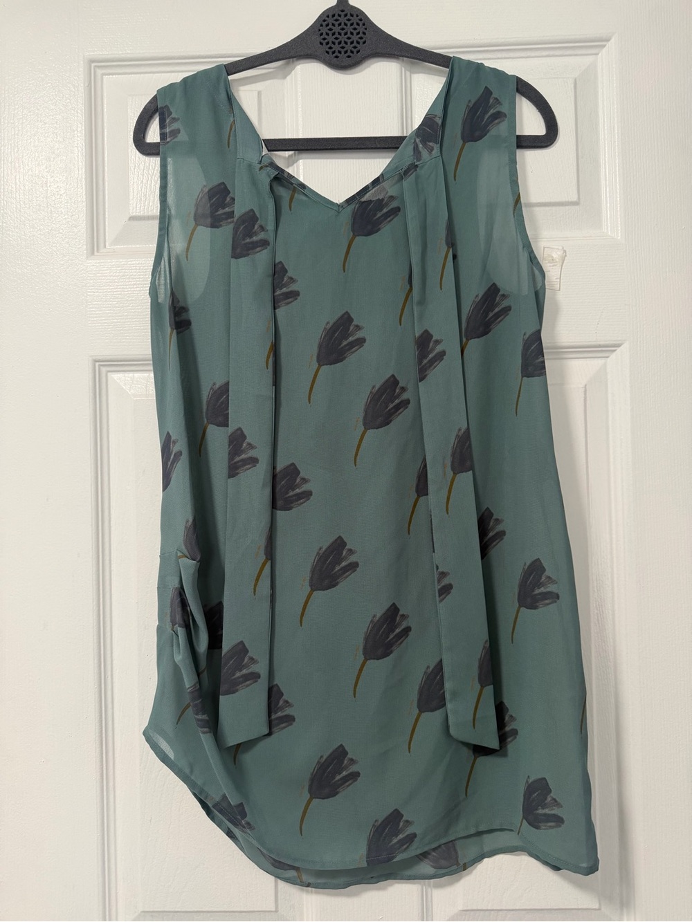 CAbi 984 Floral Tunic Blouse Women’s M Blue Sleeveless Tie Neck Boho Top - Picture 11 of 11